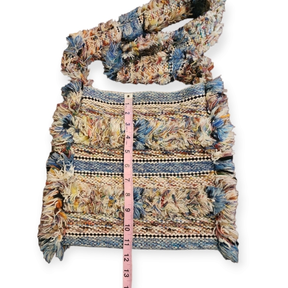 Hand Woven Fringed Yarn Purse - Picture 8 of 9